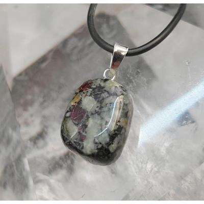 Pendentif Eudialyte