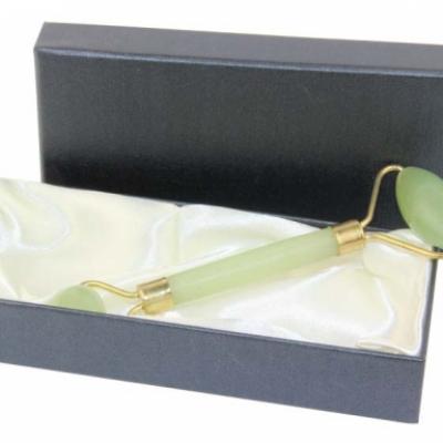 Rouleau massage Jade pour visage et corps
