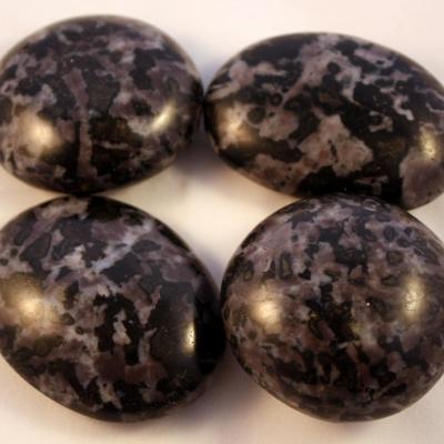 Galet Gabbro Merlinite