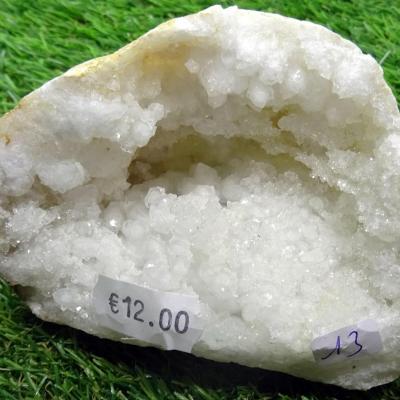 Géode  Cristal de Roche (13) 296 g