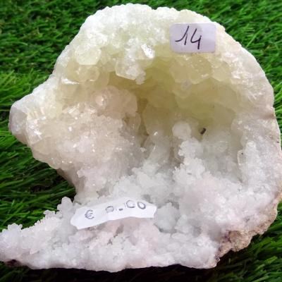 Géode  Cristal de Roche (14) 248 g