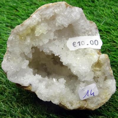 Géode  Cristal de Roche (14) 271 g