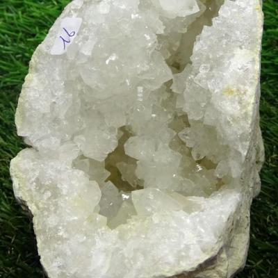 Géode  Cristal de Roche (16) 683 g