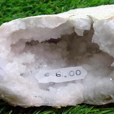 Géode  Cristal de Roche (25) 243 g