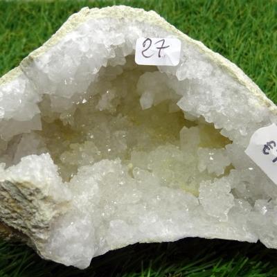 Géode  Cristal de Roche (27) 486 g