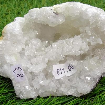 Géode  Cristal de Roche (28) 322 g