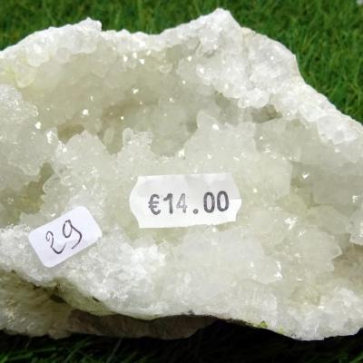 Géode  Cristal de Roche (29) 485 g