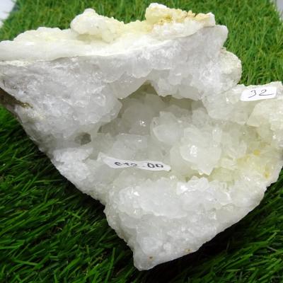 Géode  Cristal de Roche (32) 580 g