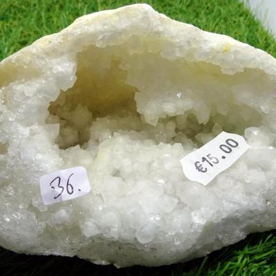Géode  Cristal de Roche (36) 506 g