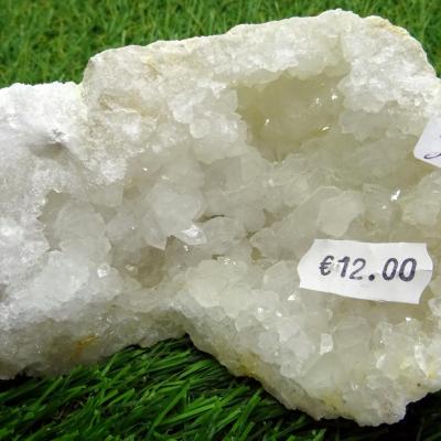 Géode  Cristal de Roche (37) 374 g
