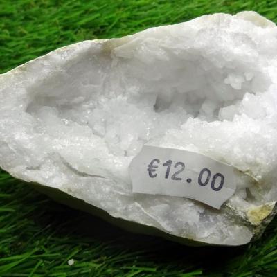 Géode  Cristal de Roche (13) 368 g