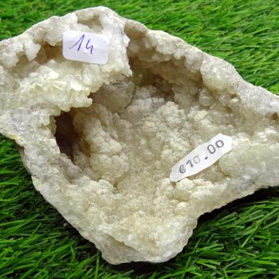 Géode  Cristal de Roche (14) 254 g