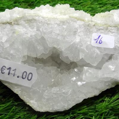Géode  Cristal de Roche (16) 386 g