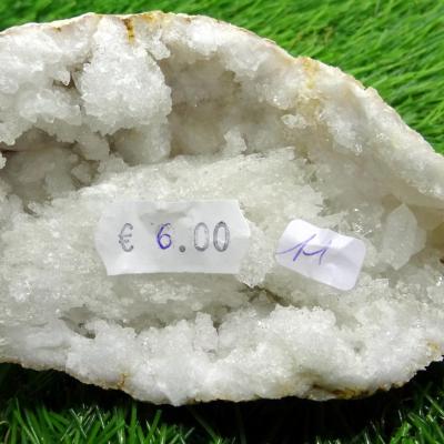 Géode  Cristal de Roche (11) 227 g
