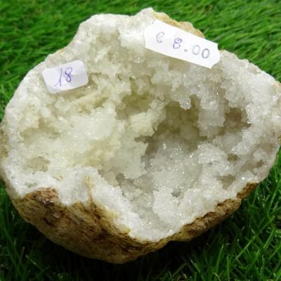 Géode  Cristal de Roche (18) 225 g