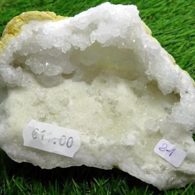 Géode  Cristal de Roche (21) 375 g