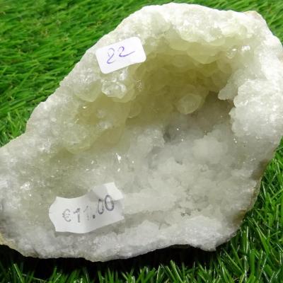 Géode  Cristal de Roche (22) 323 g