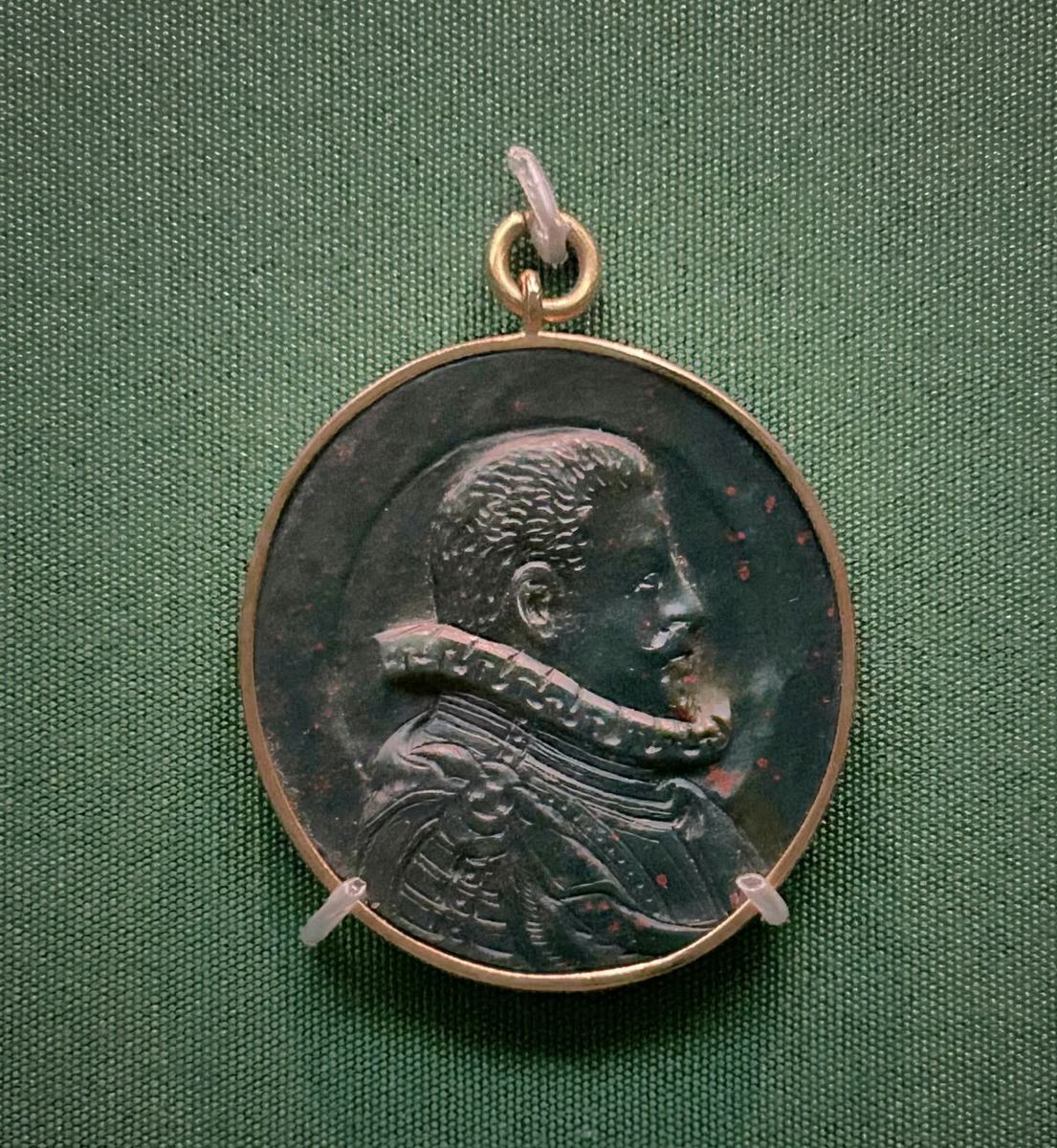 Camée de l'empereur Rodolphe II taillé dans un héliotrope